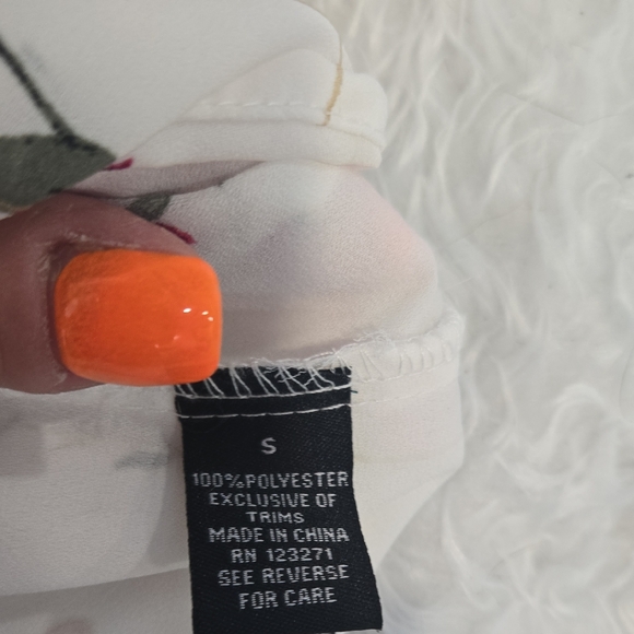 J for Justify White Blouse with V-Neck and Relaxed Fit - Picture 8 of 8